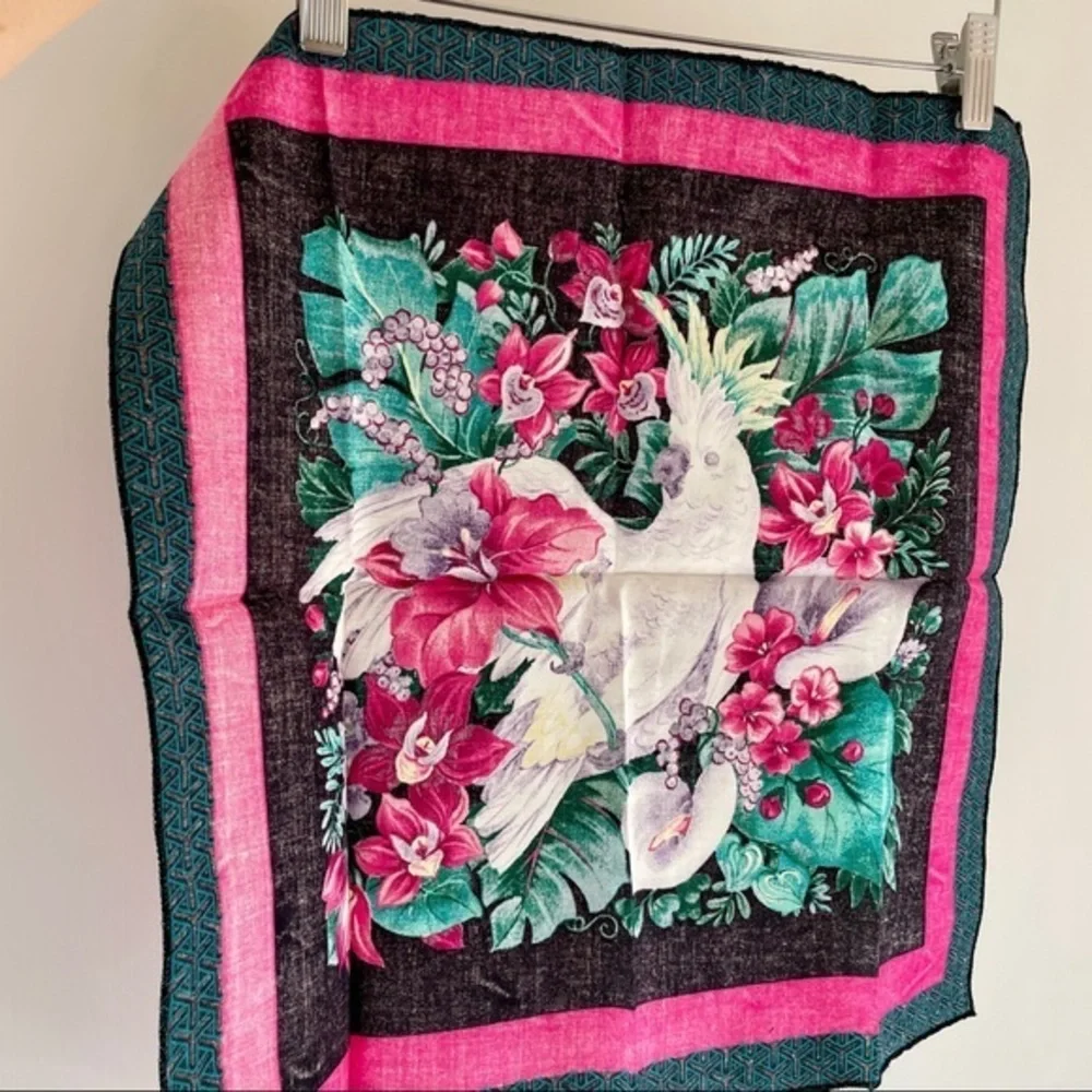 NEW Scarf w/‎ Bird and Hawaiian Florals